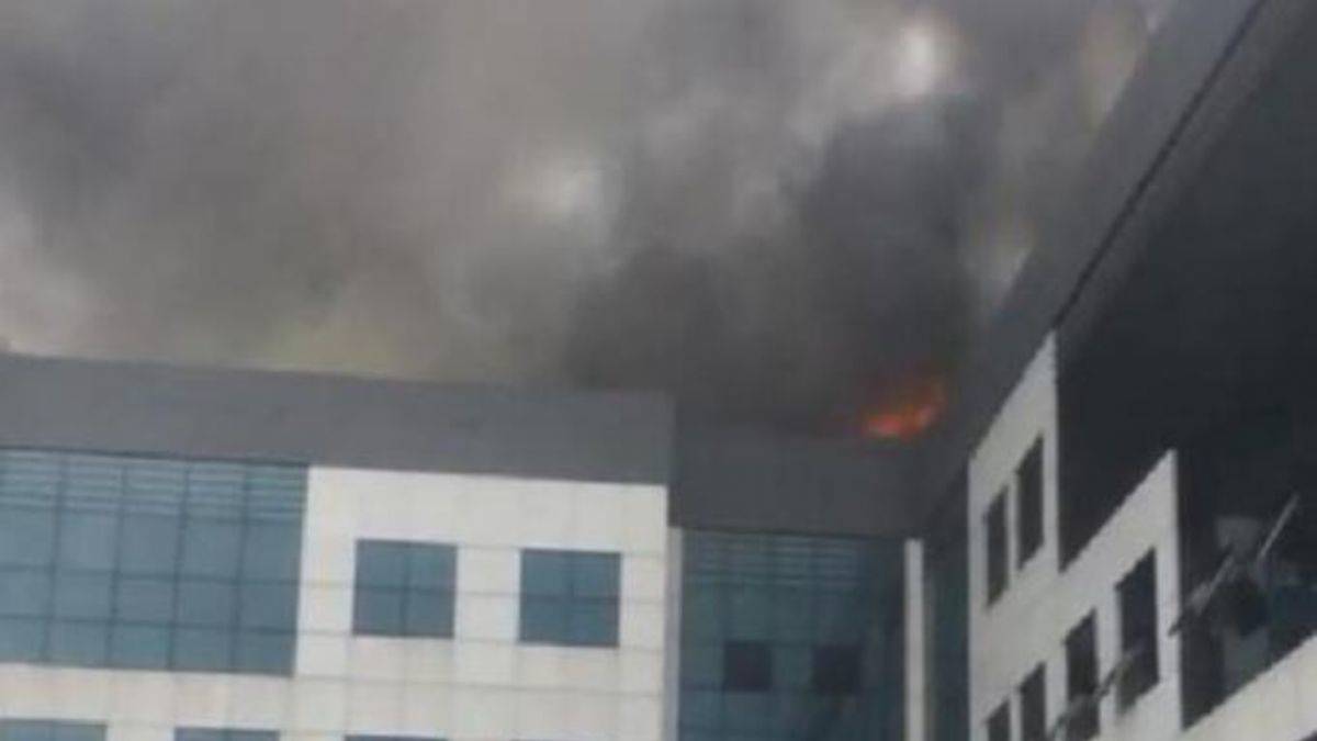 Giresun’da fakülte binasının çatısında yangın