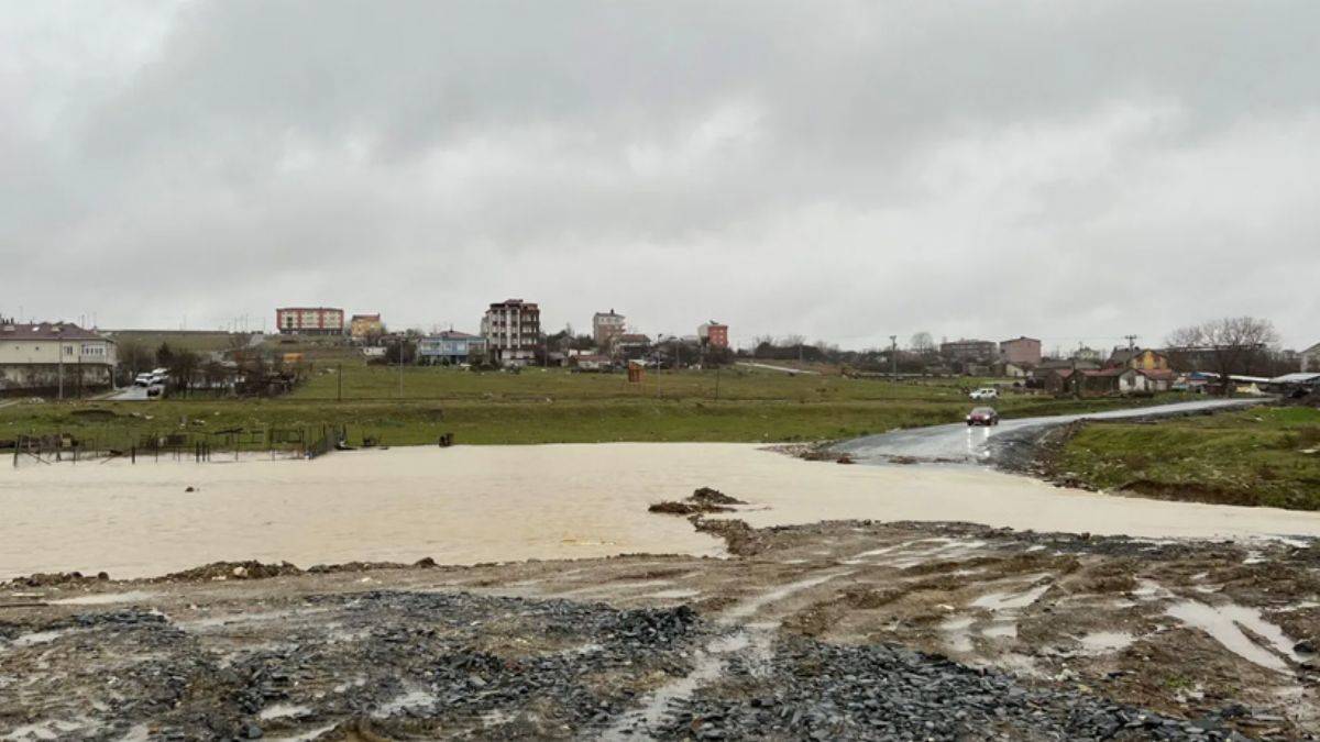 İstanbul’da dere taştı: Valilikten açıklama