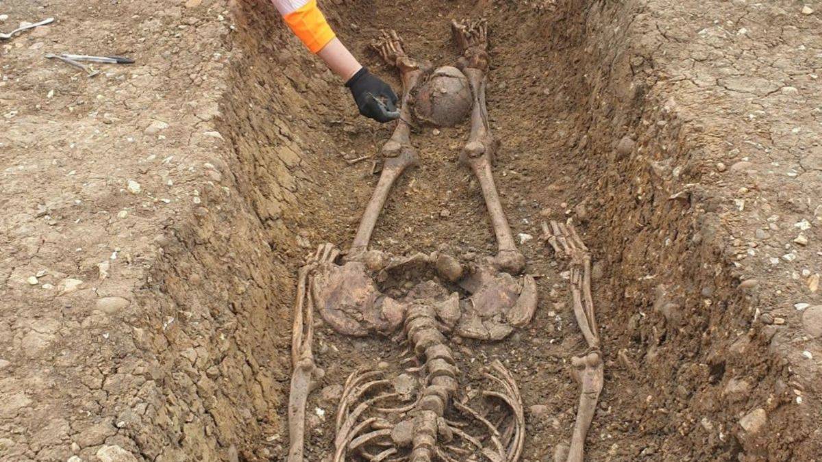 İngiltere'de kafası kesik iskeletler bulundu