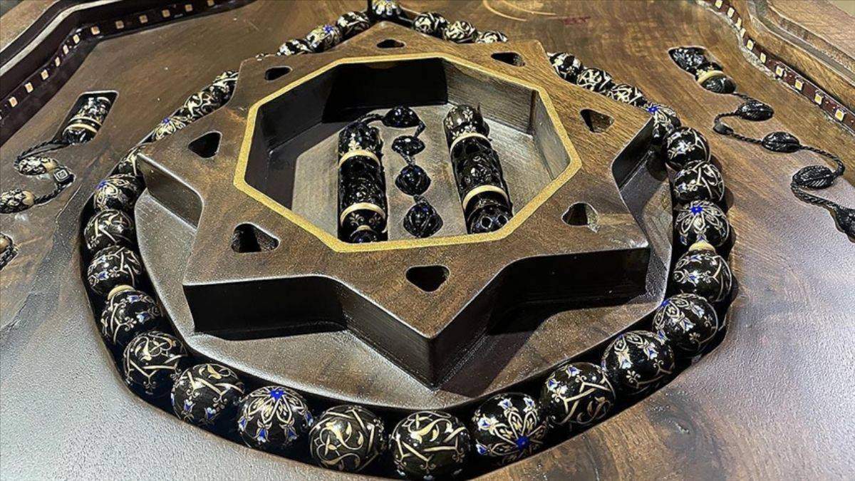 9 ustanın 7 ayda yaptığı ahşap tespih Dubai'ye satıldı