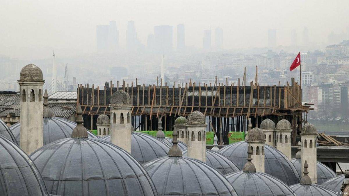 Süleymaniye Camii'nin yanında yükselen inşaat mühürlendi