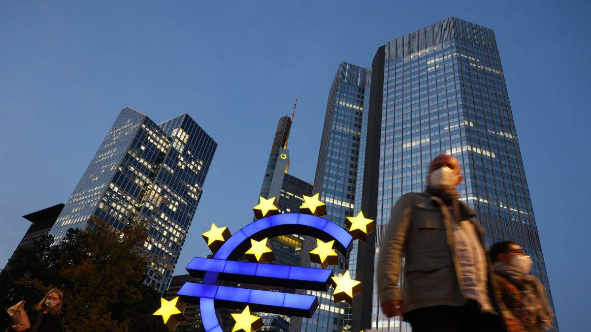 Standard Poor's: ECB faiz artışına kapı açıyor