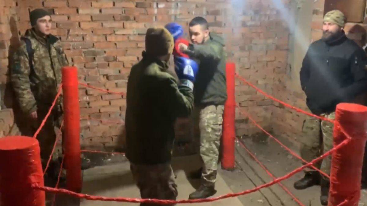 Mariupol'a konuşlandırılan Ukrayna askerleri görüntülendi