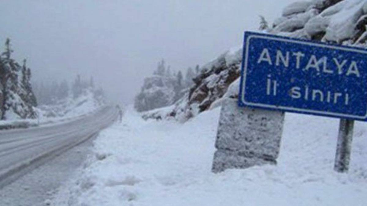 Antalya'da bugün okullar tatil mi? 9-10 Şubat Antalya'da okul var mı? Antalya Valiliği kar tatili açıklaması