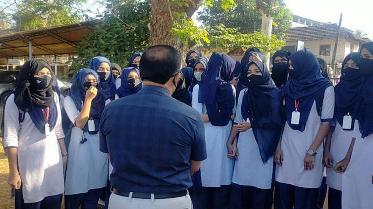 Hindistan'da başörtüsü krizi büyüyor