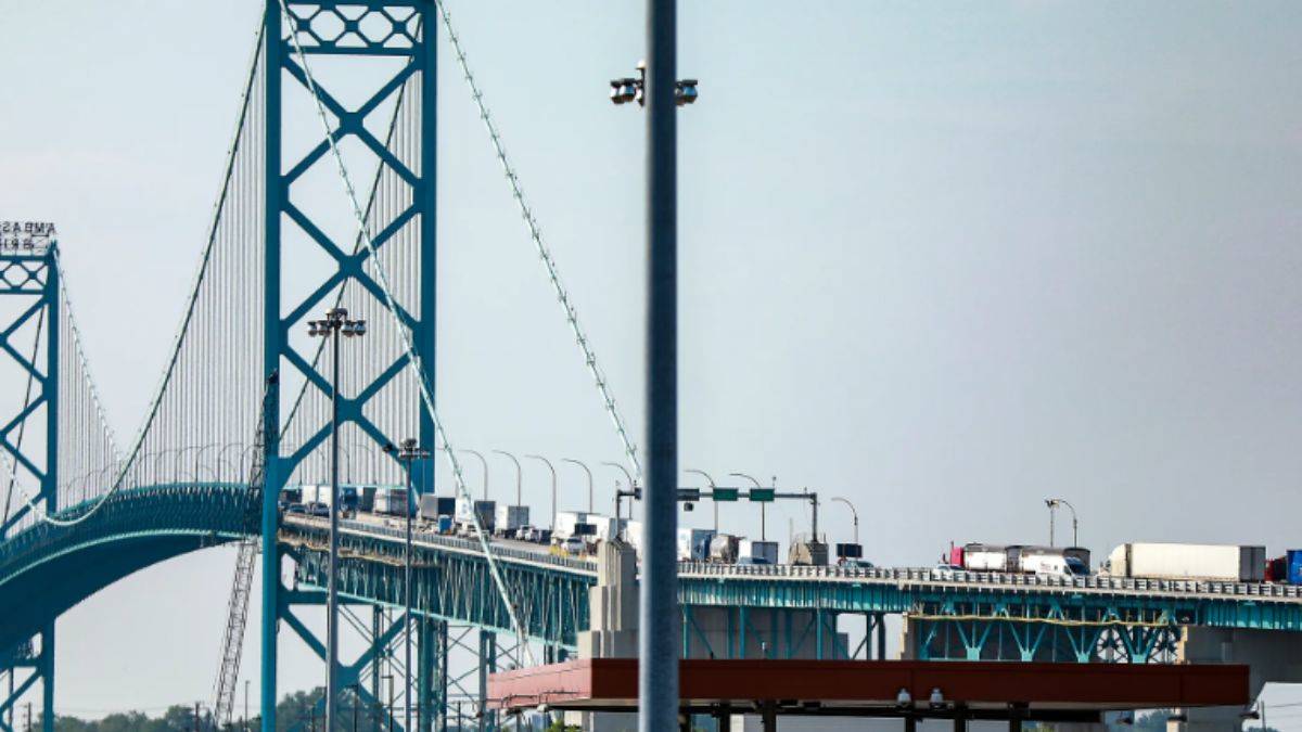 Kanadalı kamyoncular, en işlek ABD-Kanada sınır köprüsünü işgal etti