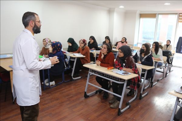 Vanlı gençlerin üniversite hayali belediyenin kursuyla gerçeğe dönüşüyor