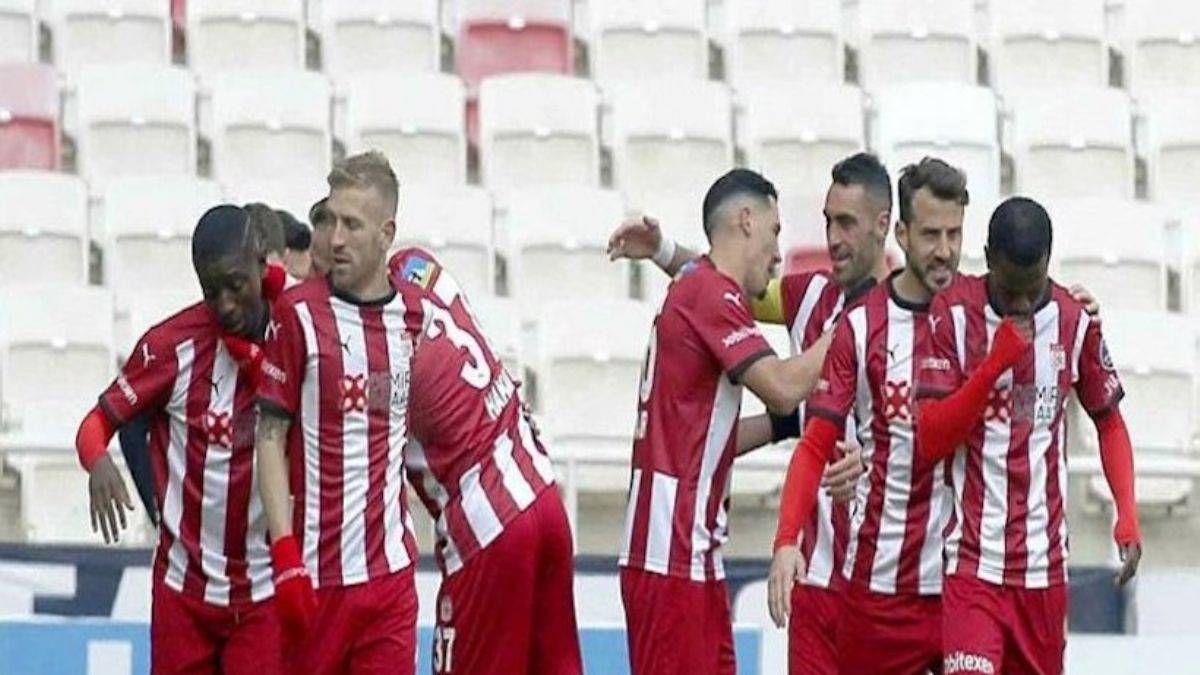 Sivasspor geriden gelerek Malatyaspor'u mağlup etti