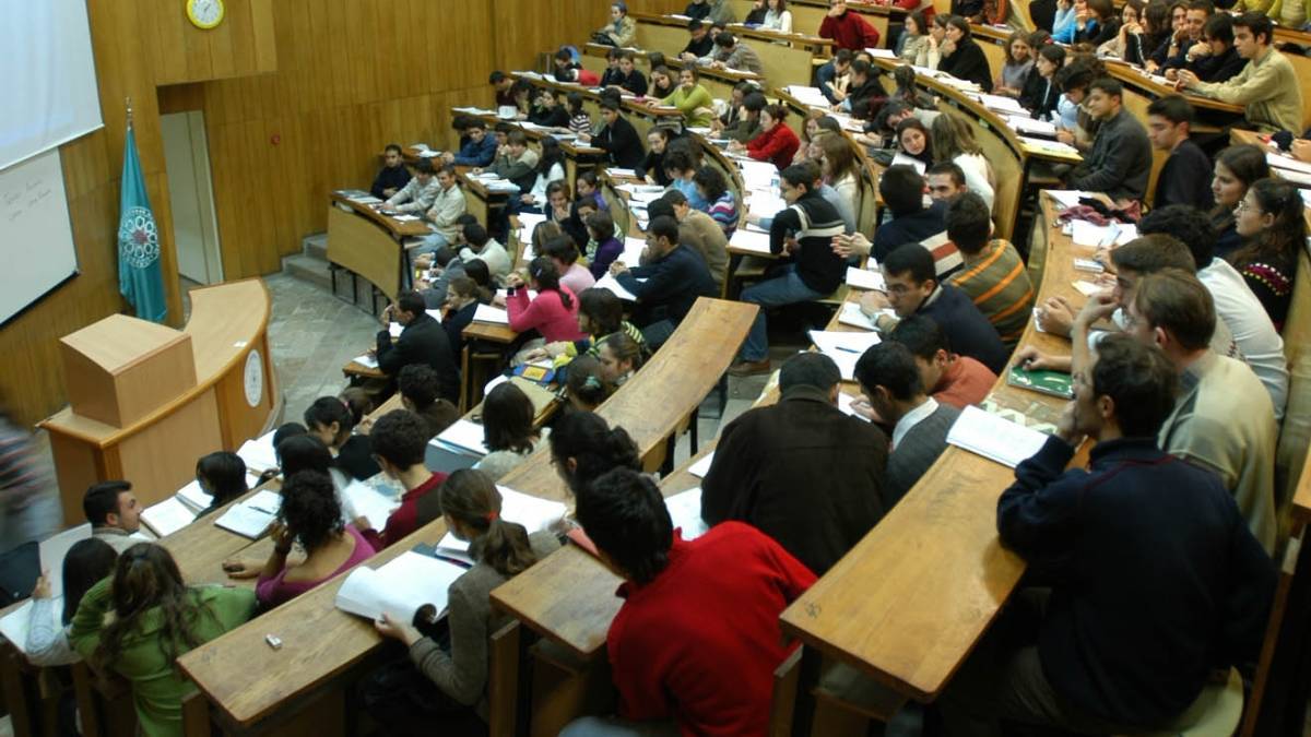 Devam zorunluluğu olmayan bölümler 2022 | Devamsızlık olmayan 2 yıllık ve 4 yıllık üniversite bölümleri hangileri?