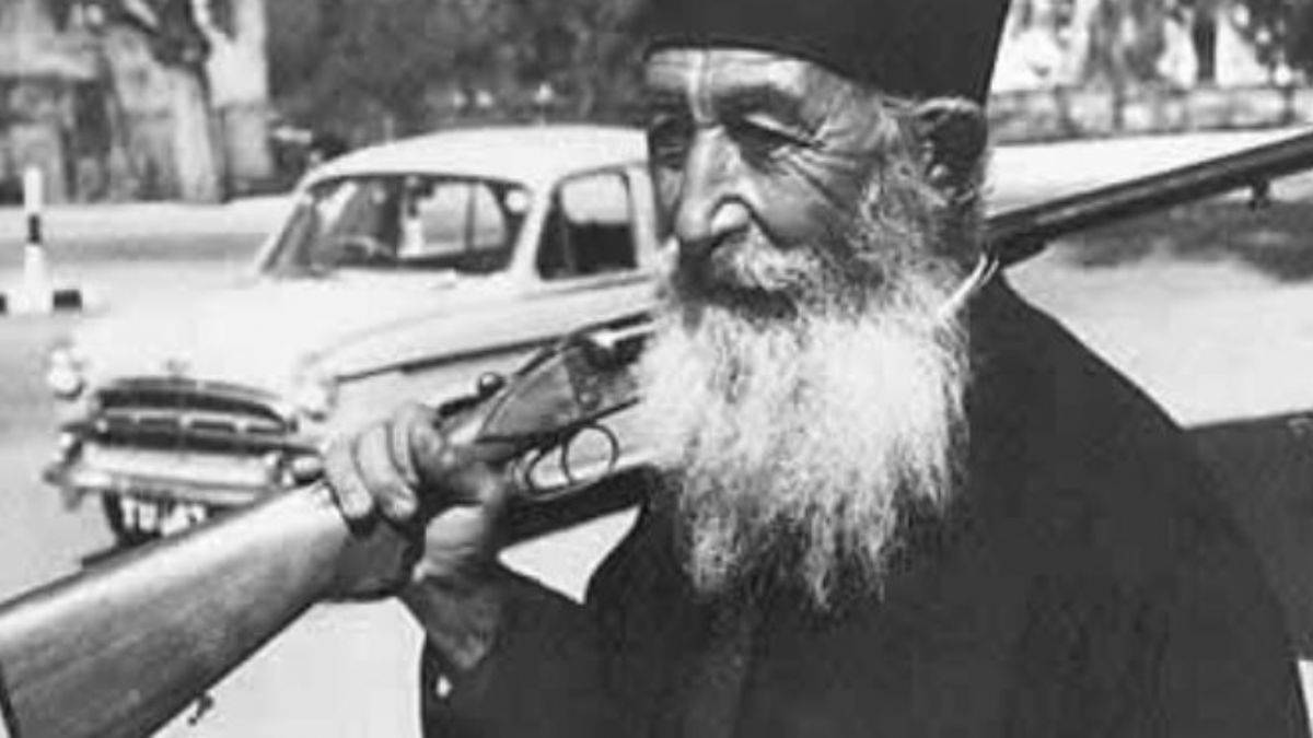 KKTC'den ‘silahlı Rum papaz’ tepkisi