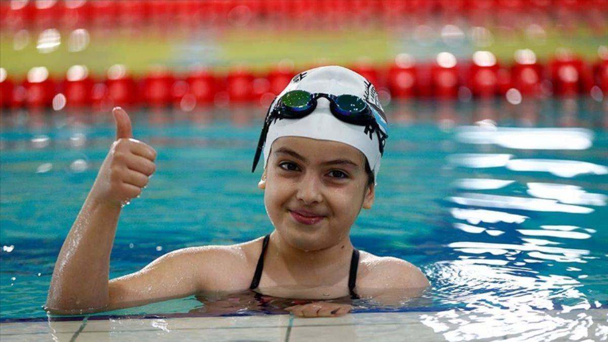 11 yaşındaki engelli sporcu Ayşegül, ilk yarışmada 5 madalya kazandı