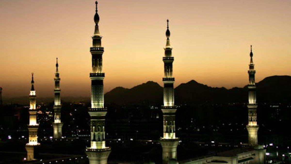 Suudi Arabistan'da devlet daireleri ve camilerde şort giymeye 500 riyal ceza