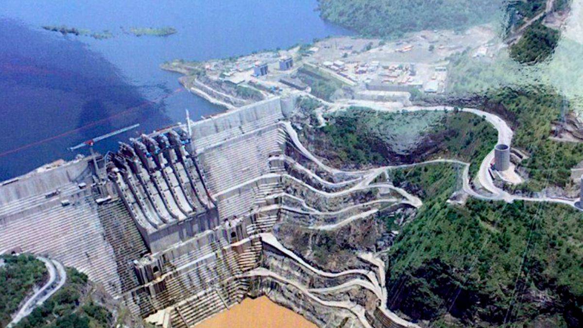 Afrika'da 3 ülkeyi birbirine düşüren baraj elektrik üretimine başladı
