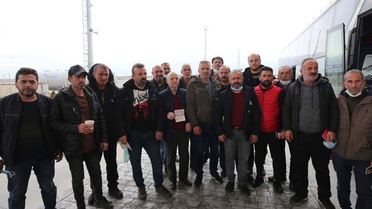 Yunanistan'da yanan feribottaki Türk vatandaşları Türkiye'ye getirildi