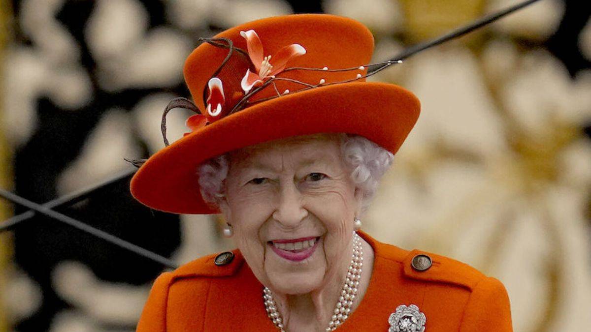 Kraliçe 2. Elizabeth koronaya yakalandı