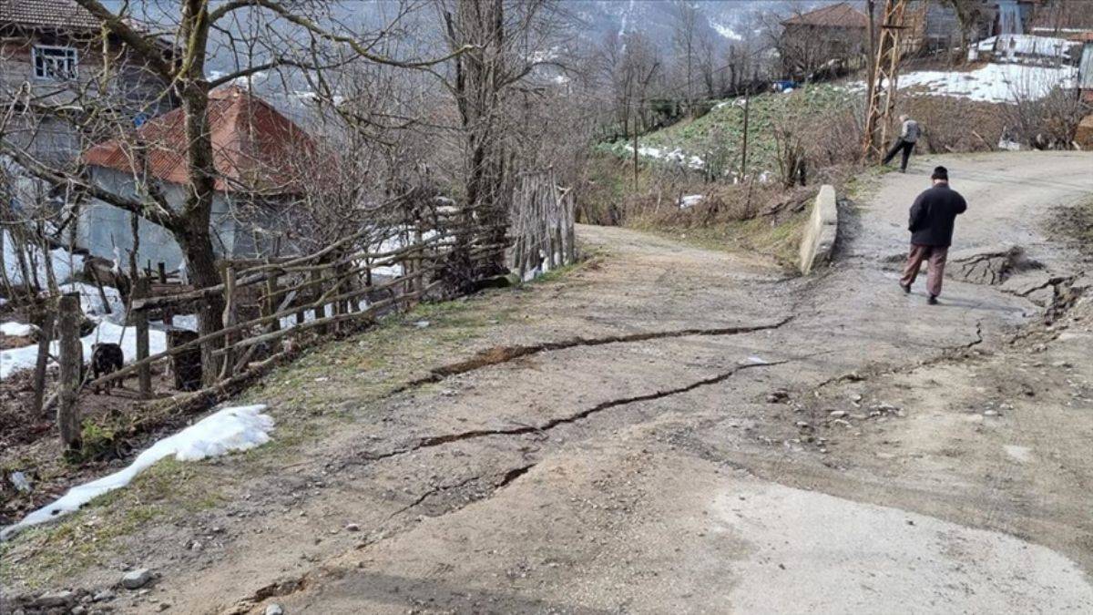Karabük'te heyelan! 8 ev boşaltıldı