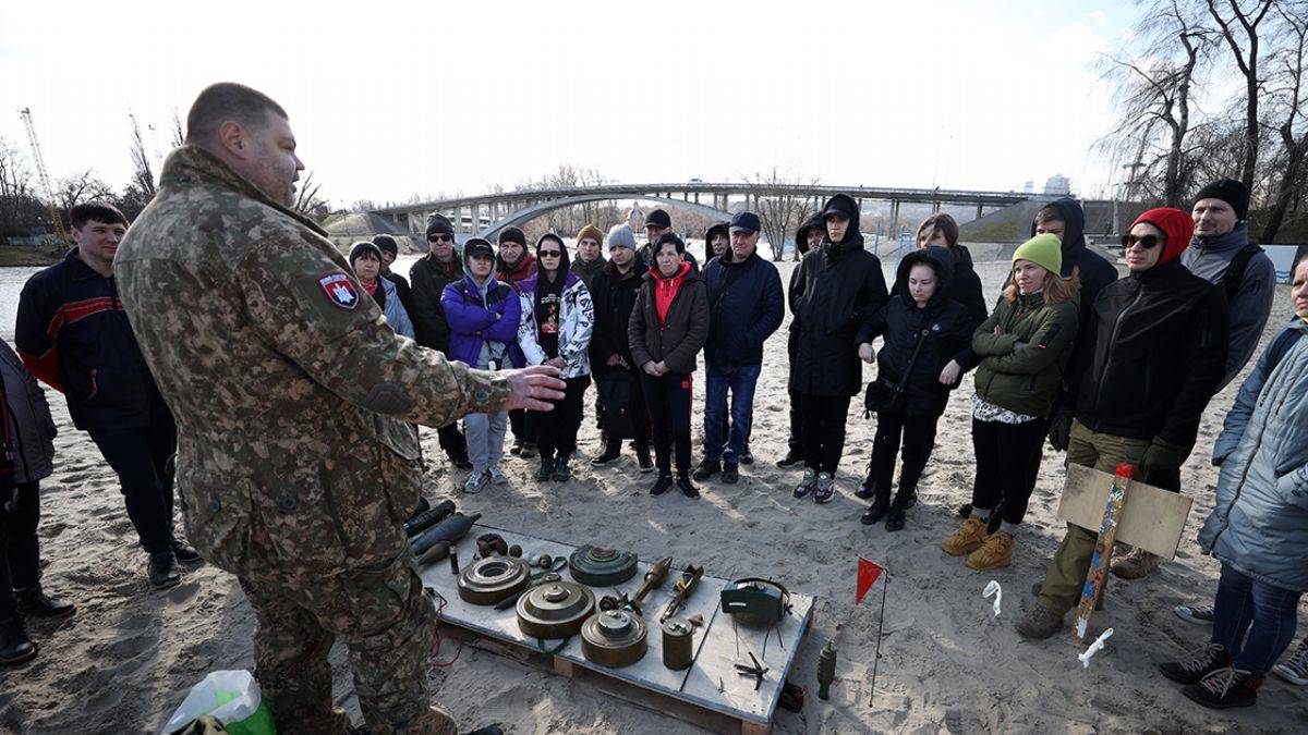 Ukrayna'da sivillere 'temel savunma eğitimi'