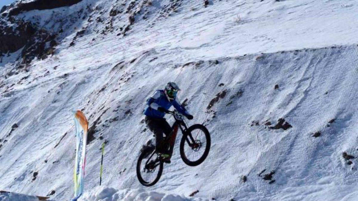 Bisiklet ve Kayak Tutkunları Palandöken'de Buluştu