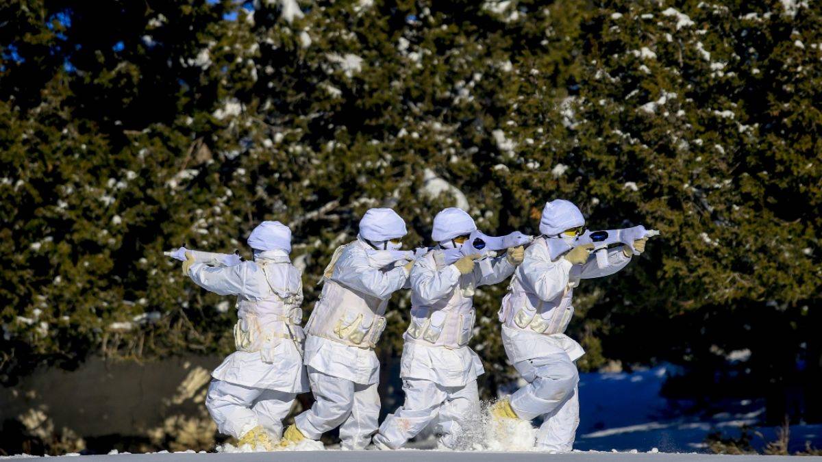 Isparta'da 'mavi bereli' komandoların zorlu eğitimi görüntülendi