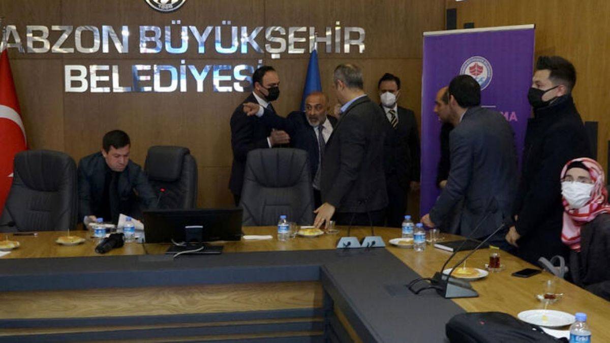 ‘Öfke kontrolü eğitimi’ görüşmesinde gerginlik; 'Şov yapmayalım!'