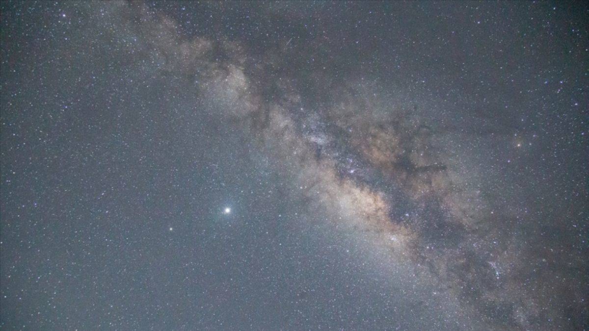 James Webb Uzay Teleskobu süper kara deliği inceleyecek