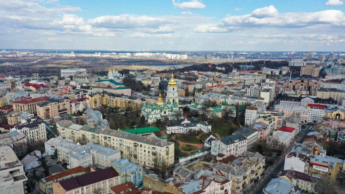 Kiev'de siren sesleri duyuluyor, halk başkenti terk ediyor