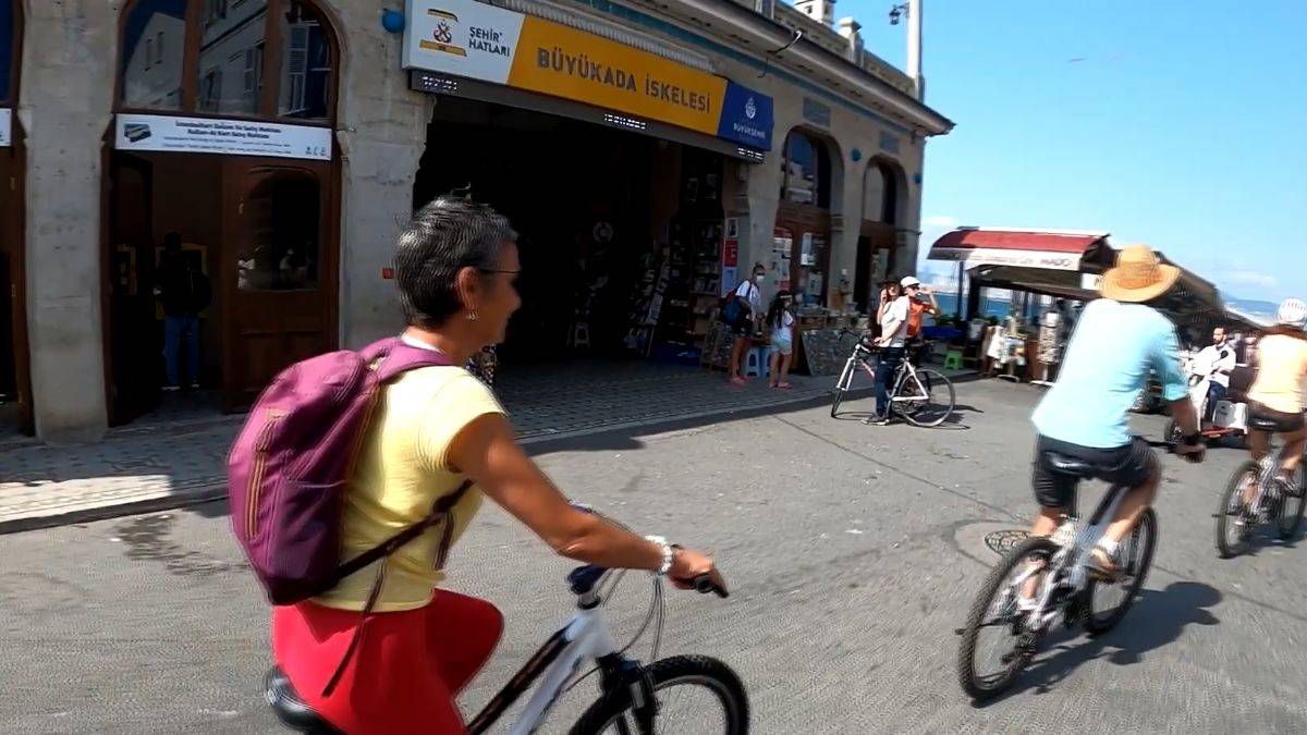 Büyükada da ulaşım sorunu kangren haline geldi.