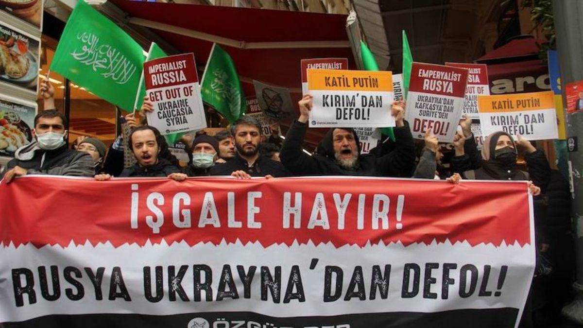 Rusya'nın Ukrayna'ya askeri müdahalesi İstanbul'da protesto edildi