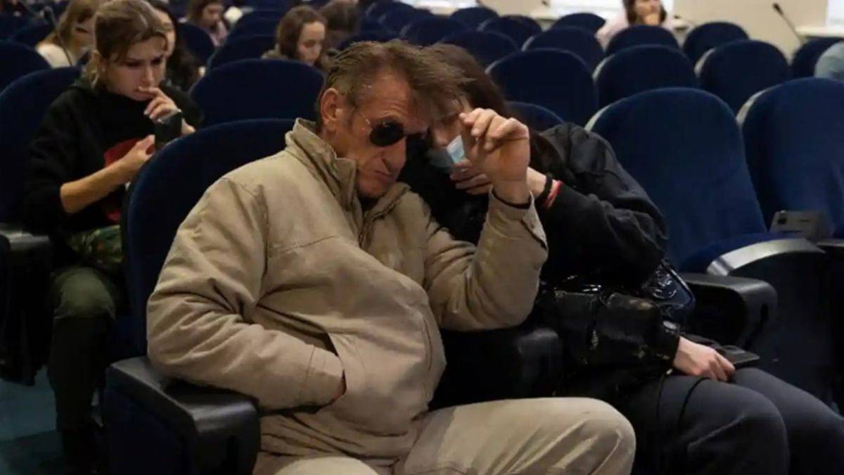 Ünlü yönetmen Sean Penn savaşı belgeselleştirmek için Ukrayna’da