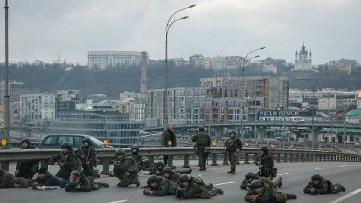 Ukrayna askerleri Kiev'in merkezinde konuşlandı