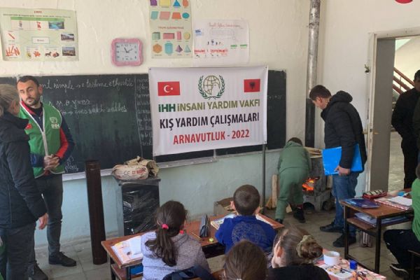 İHH'dan Balkanlar'da 5 ülkeye kış yardımı