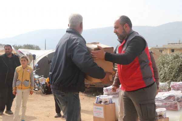 Sadakataşı İdlib'e acil yardım ulaştırdı