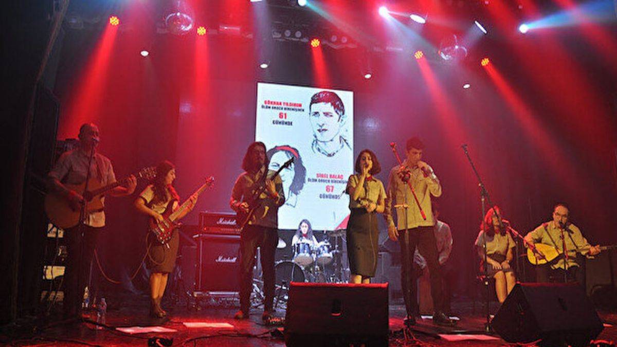 Grup Yorum Moskova’da konser verdi: Faşist Ukrayna’ya karşı mücadelenizi destekliyoruz