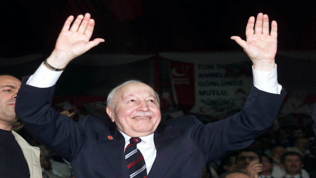 Türk siyasetinin 'Erbakan Hoca'sı vefatının 11'inci yılında anılıyor