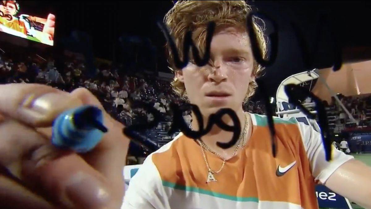 Rus tenisçi Rublev'den 'savaşa hayır' mesajı