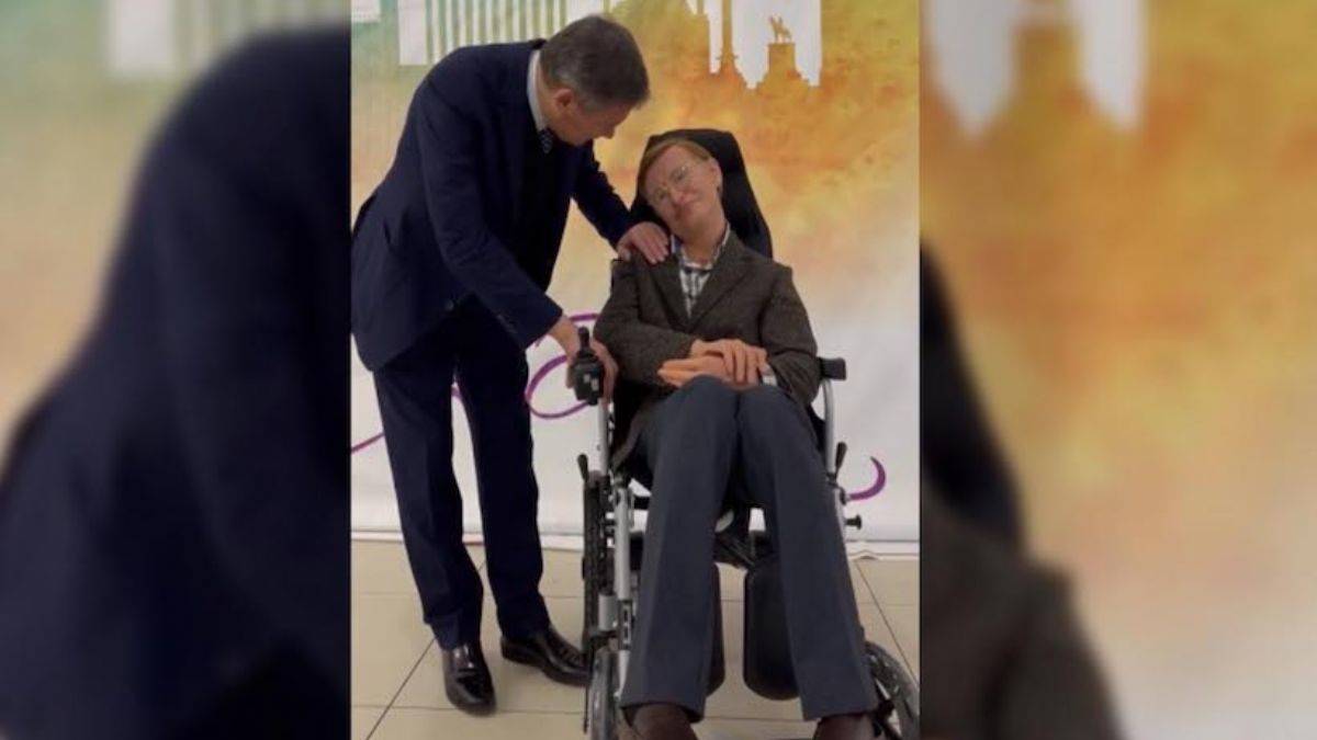 Melih Gökçek, Stephen Hawking’in balmumu heykeliyle konuştu: Nasıl öbür taraf?