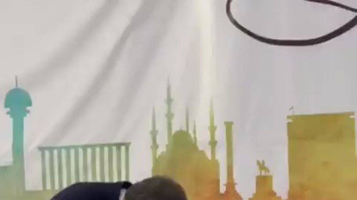 Melih Gökçek,  Stephen Hawking’in balmumu heykeliyle konuştu: Nasıl öbür taraf?