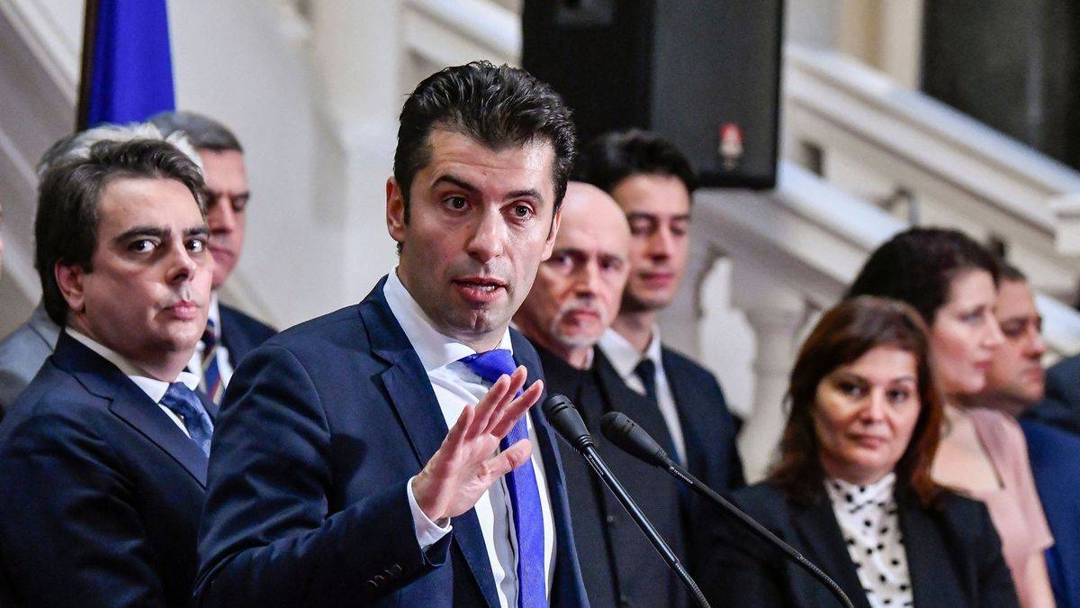 Bulgaristan: 'Putin uzun masasının başında huzur içinde otururken...'