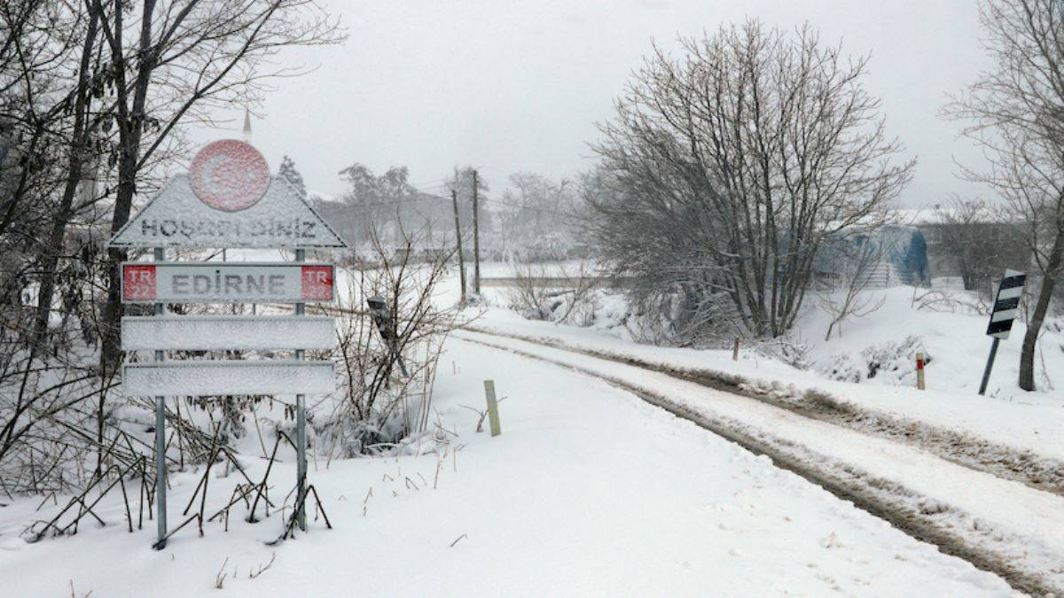 Trakya'da kar yağışı etkili oluyor