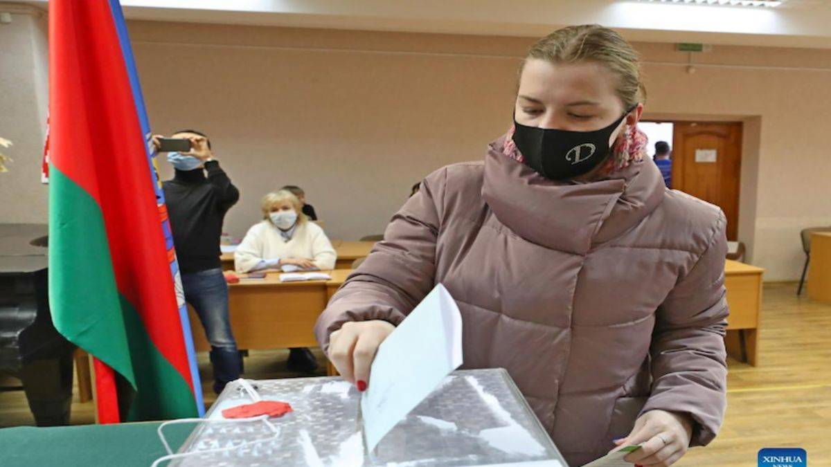 Belarus'ta halk anayasa değişikliğine onay verdi