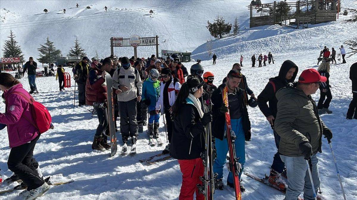 Davraz Kayak Merkezi 350 bin kişiyi misafir etti