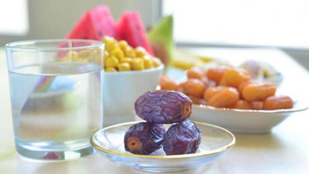 Oruç olduğunu unutarak yemek, içmek orucu bozar mı?