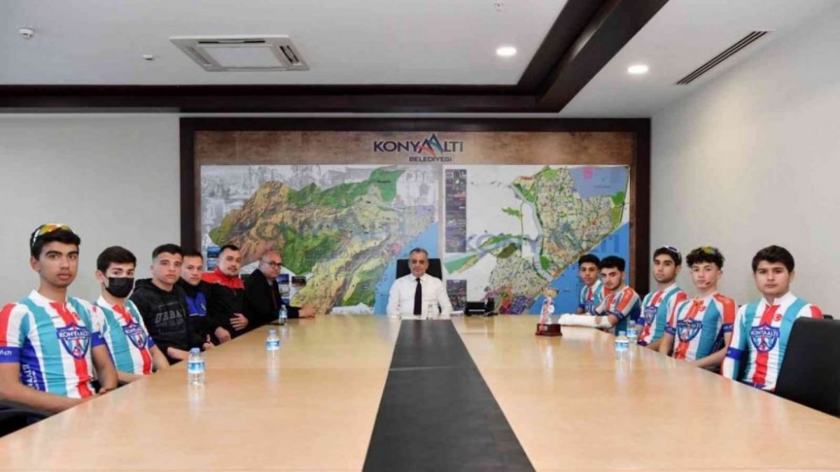 Konyaaltı Bisiklet Takımı ikinci oldu