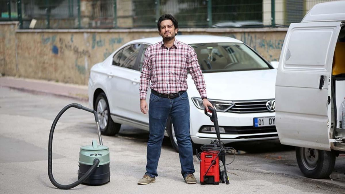 Dış ticaret uzmanlığını bıraktı, 'mobil oto yıkama' işine girdi