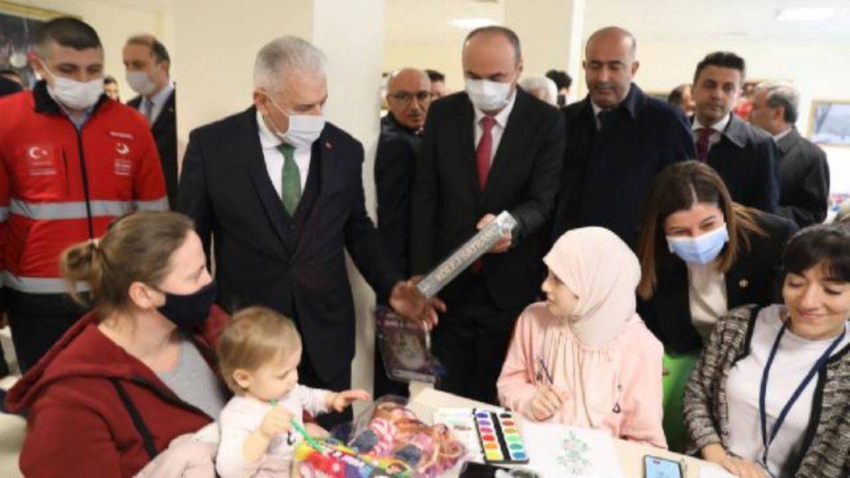 Binali Yıldırım'dan otele yerleştirilen Kırım Tatar Türklerine ziyaret