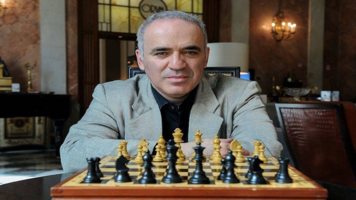 Rus satranç efsanesi Kasparov: Rusya'yı Taş Devri'ne döndürün