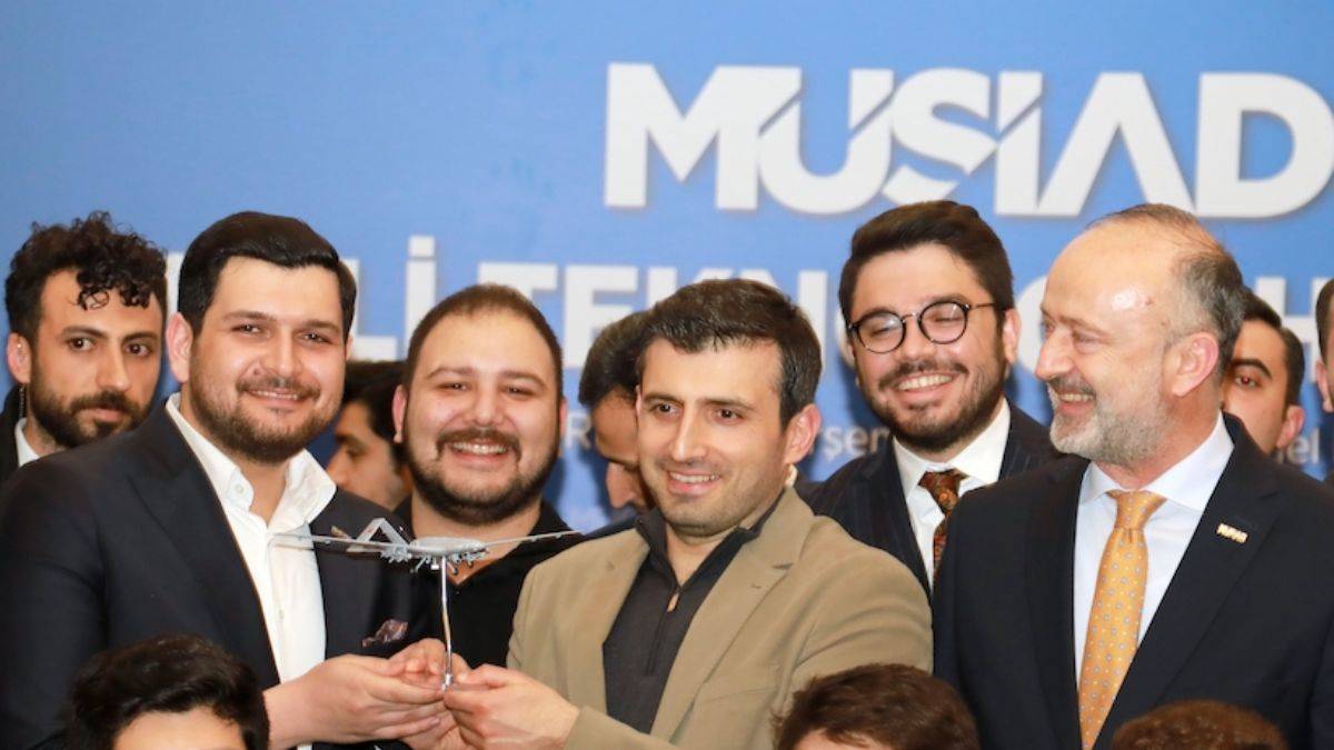 Selçuk Bayraktar: 'Muharebe alanında devrim oluşturacak İHA'ları geliştiriyoruz'