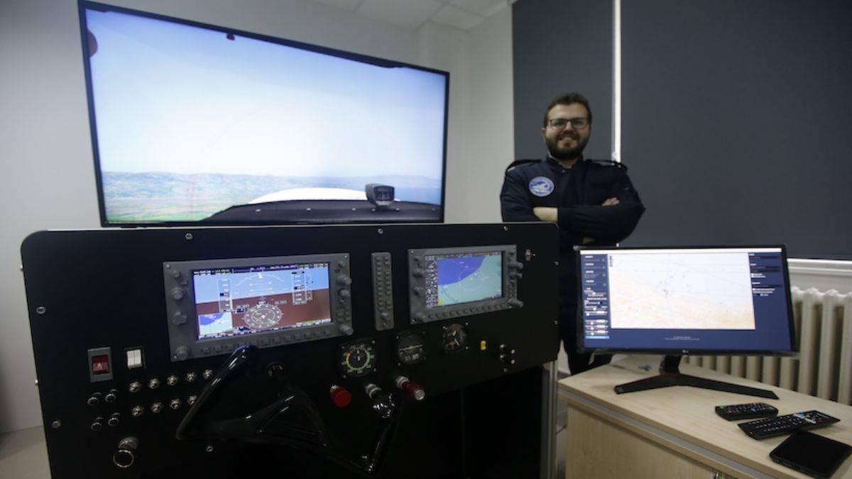 Türk mühendis 4 milyon liralık uçuş simülatörünü 120 bin liraya üretti