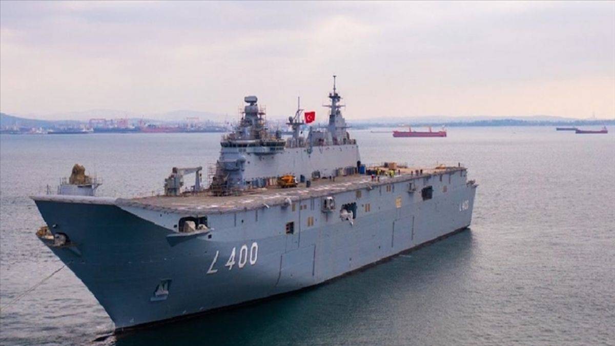 Çok amaçlı amfibi gemi LHD ANADOLU'ya Türk bayrağı çekildi