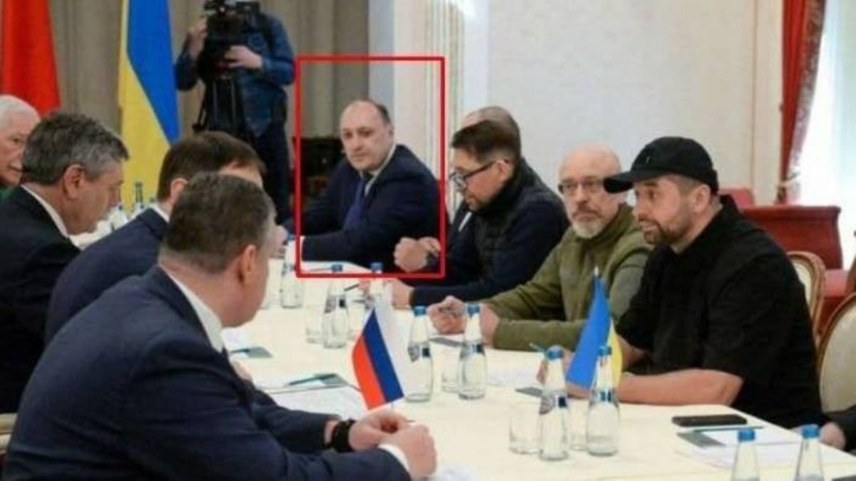 Müzakere masasındaydı; 'vatana ihanetten' öldürüldü